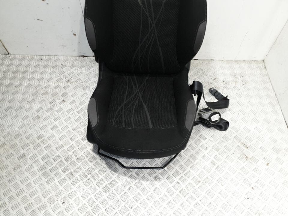 Siege avant droit peugeot 208 1 phase 1