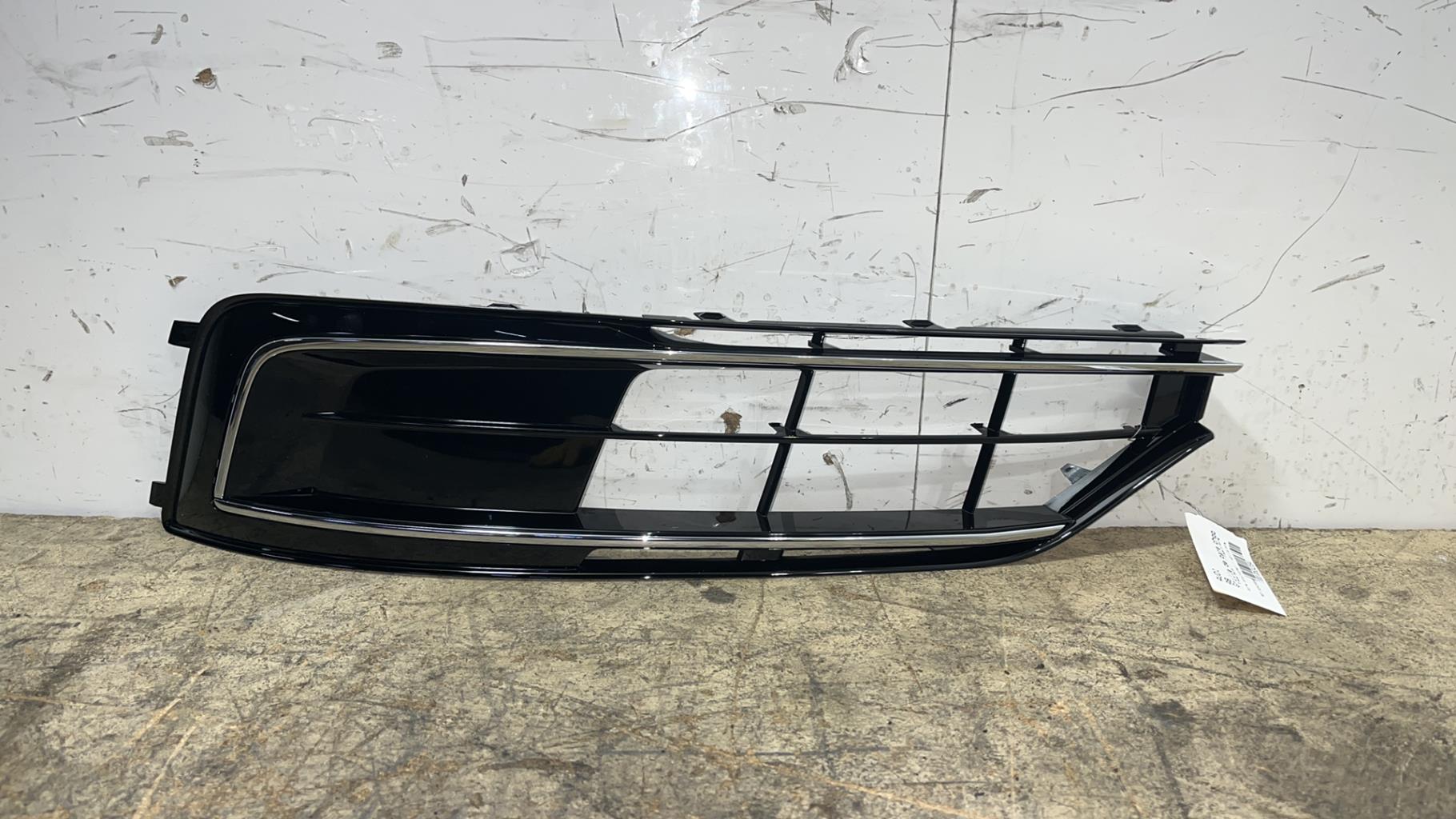 Grille de pare choc AUDI A8  - 1