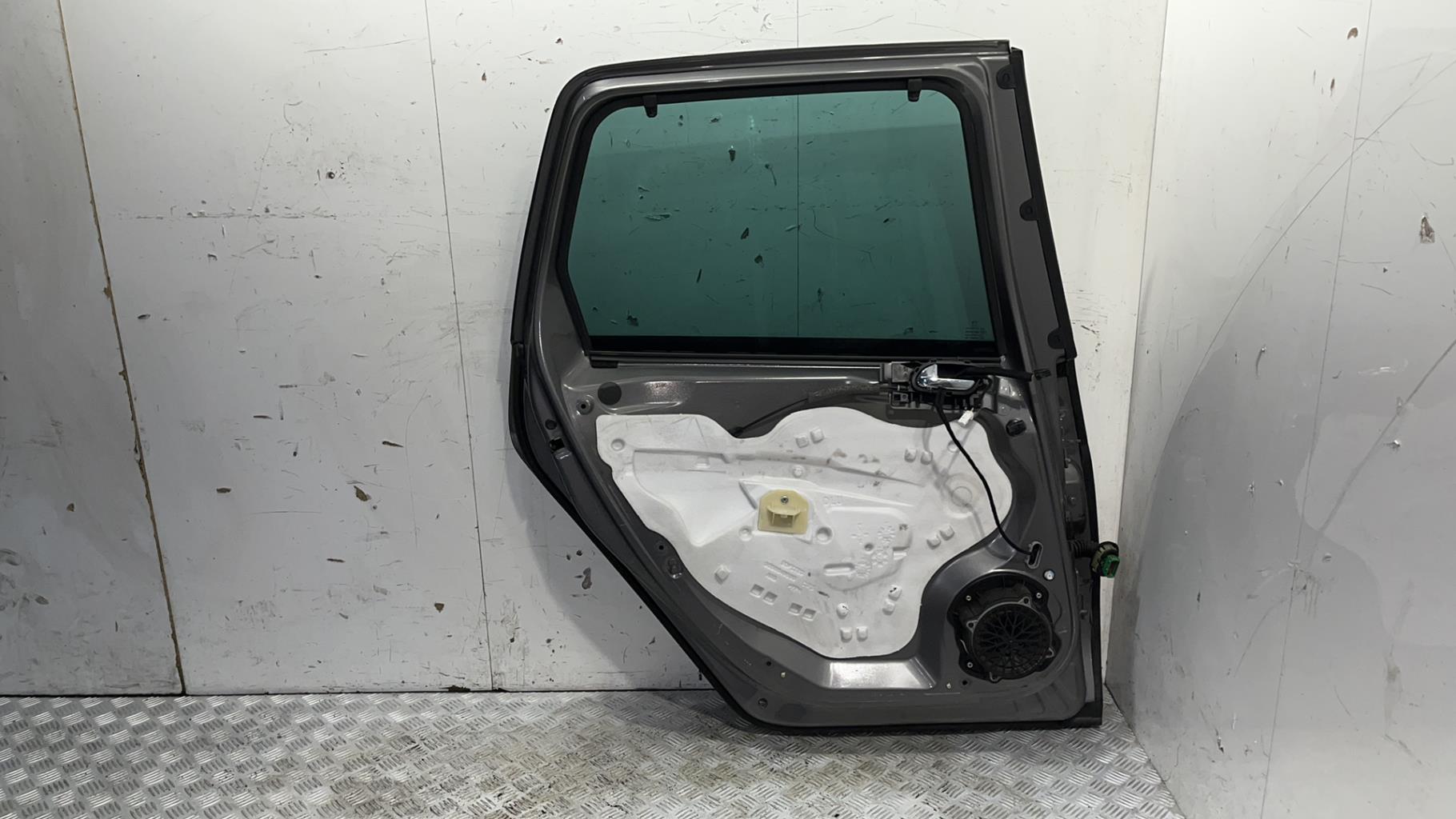 Porte arriere gauche peugeot 308 1 sw phase 1 break