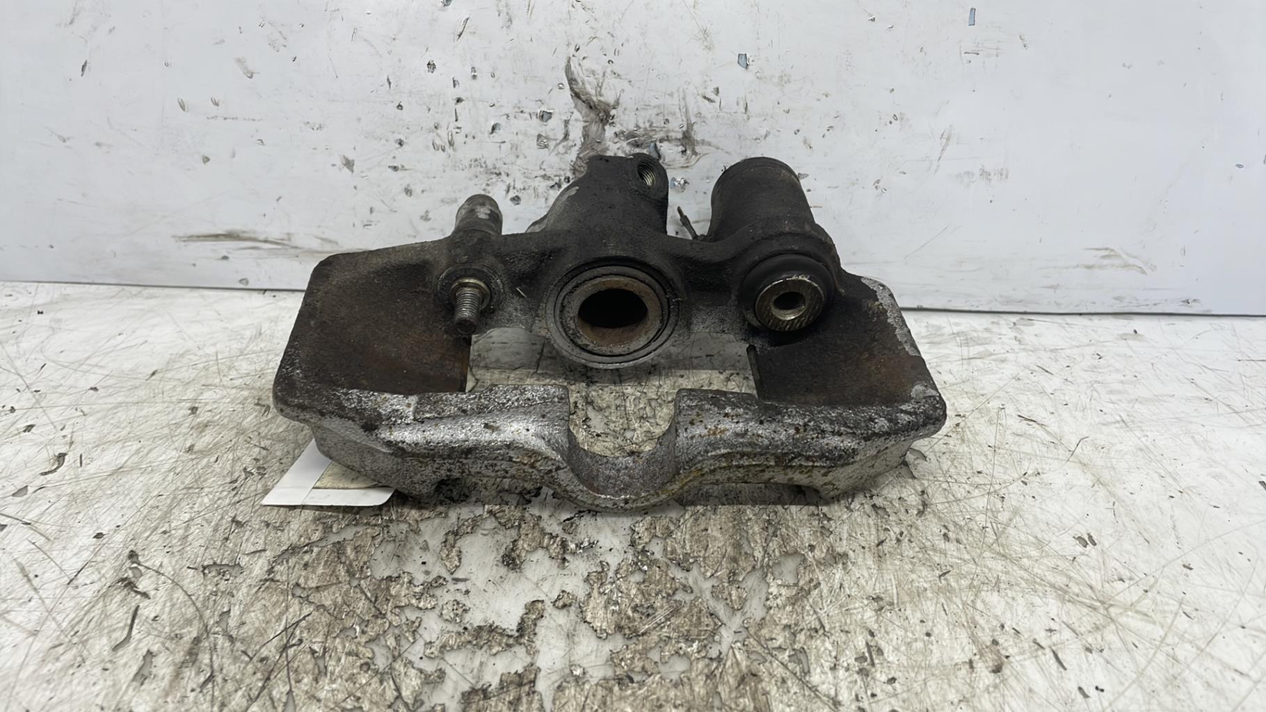 Etrier arriere droit (freinage) mercedes classe v 638 phase 2