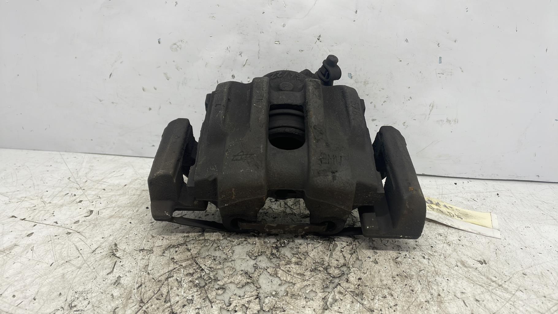 Etrier avant droit (freinage) bmw serie 1 e87 phase 1