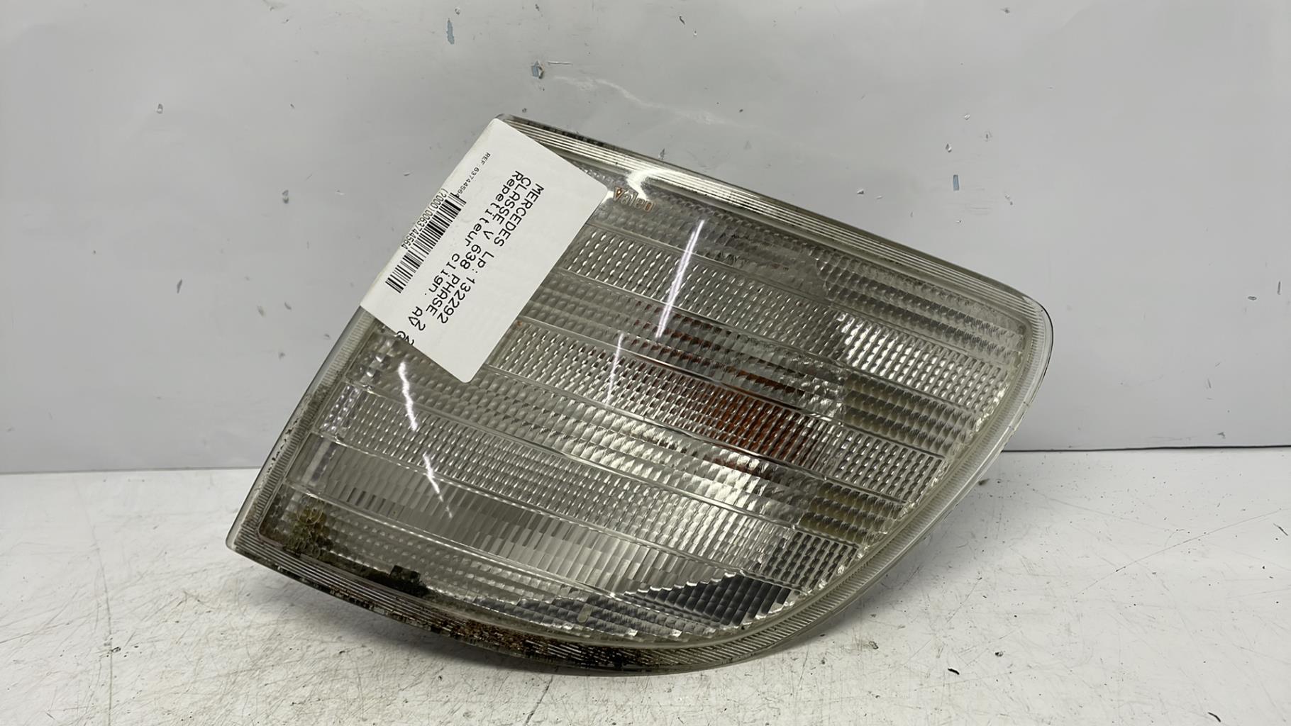Optique avant secondaire gauche (feux)(clignotant) mercedes classe v 638 phase 2
