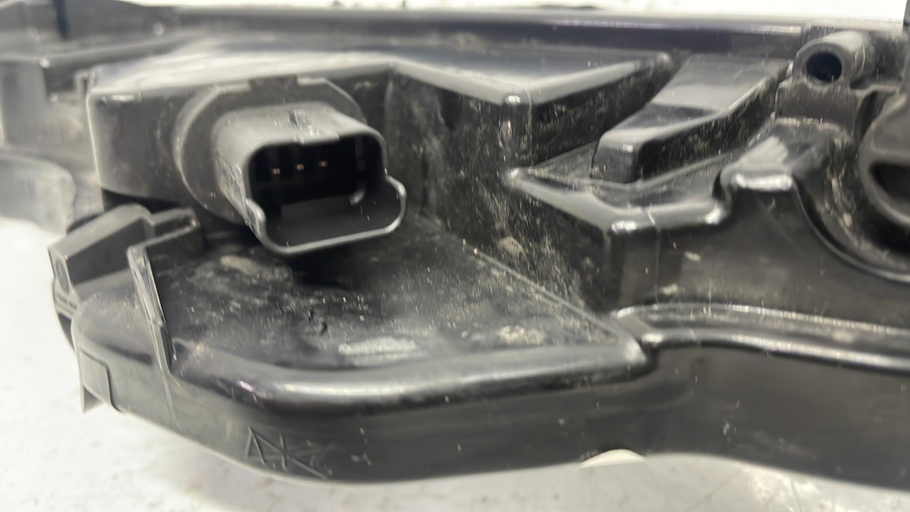 Feu diurne avant gauche citroen c4 picasso 1