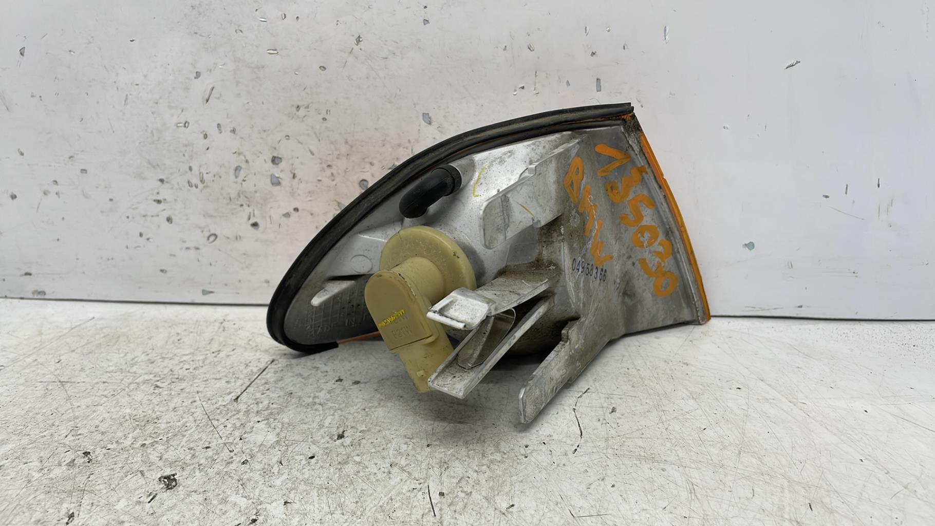 Optique avant secondaire gauche (feux)(clignotant) bmw serie 3 e46 phase 1
