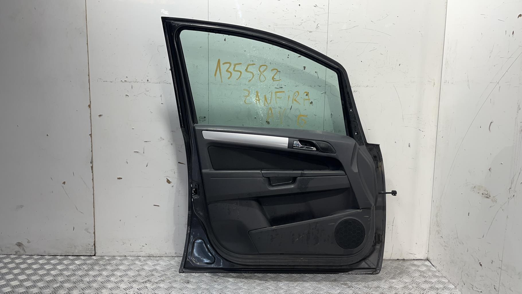 Porte avant gauche opel zafira b phase 2
