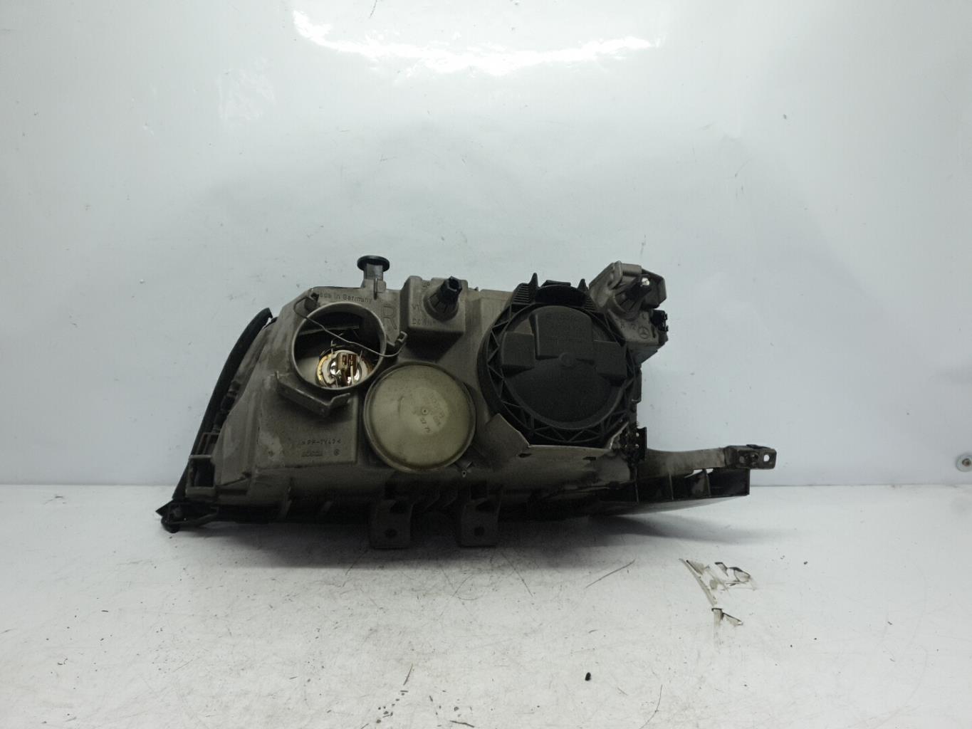 Optique avant principal droit (feux)(phare) mercedes classe c 202 phase 2