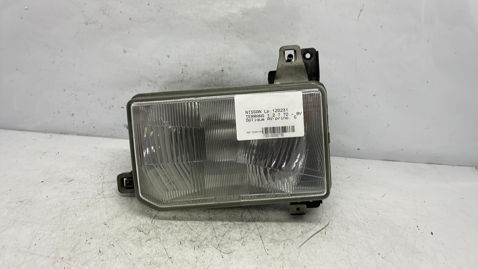 Optique avant principal gauche (feux)(phare) nissan terrano 1