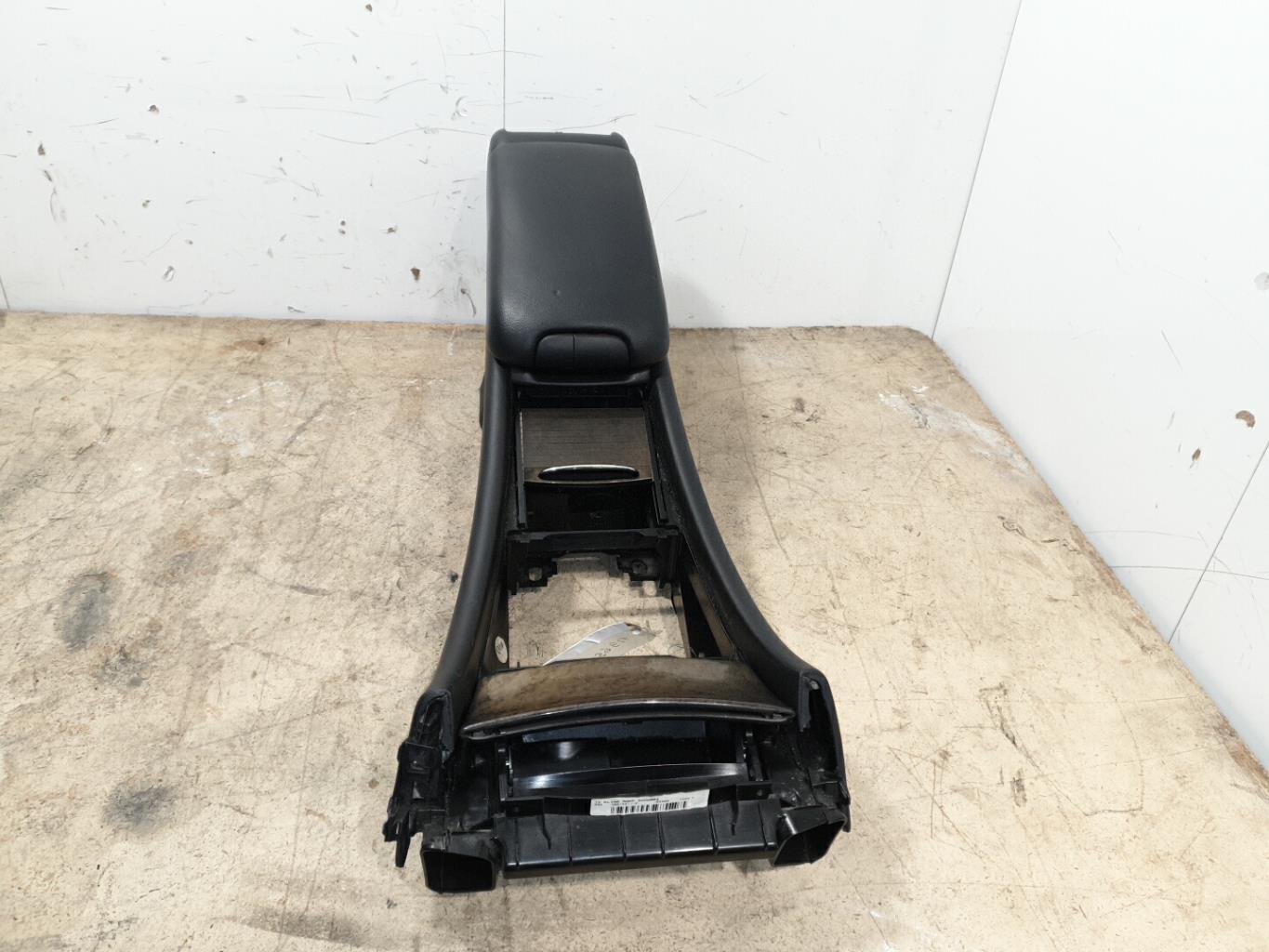 Console central (interieur plastique) mercedes classe c 203 phase 2