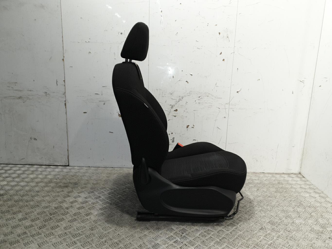 Siege avant droit peugeot 208 1 phase 2