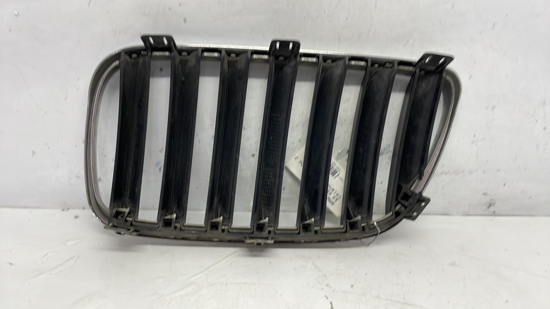 Calandre droite bmw x3 e83 phase 2