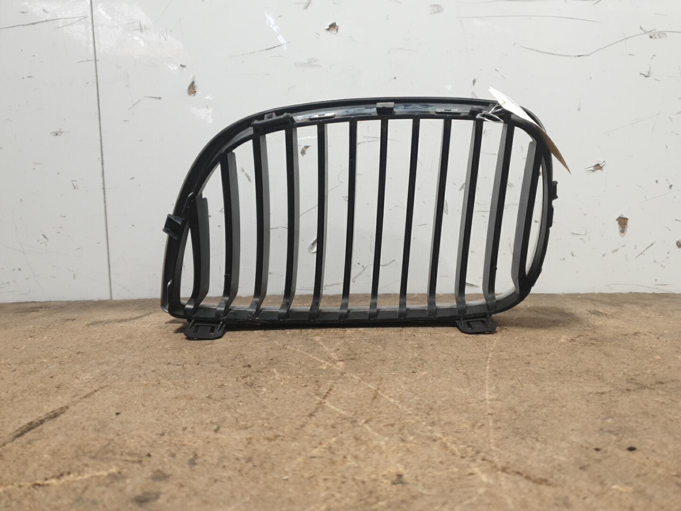 Calandre droite bmw serie 1 e87 phase 1