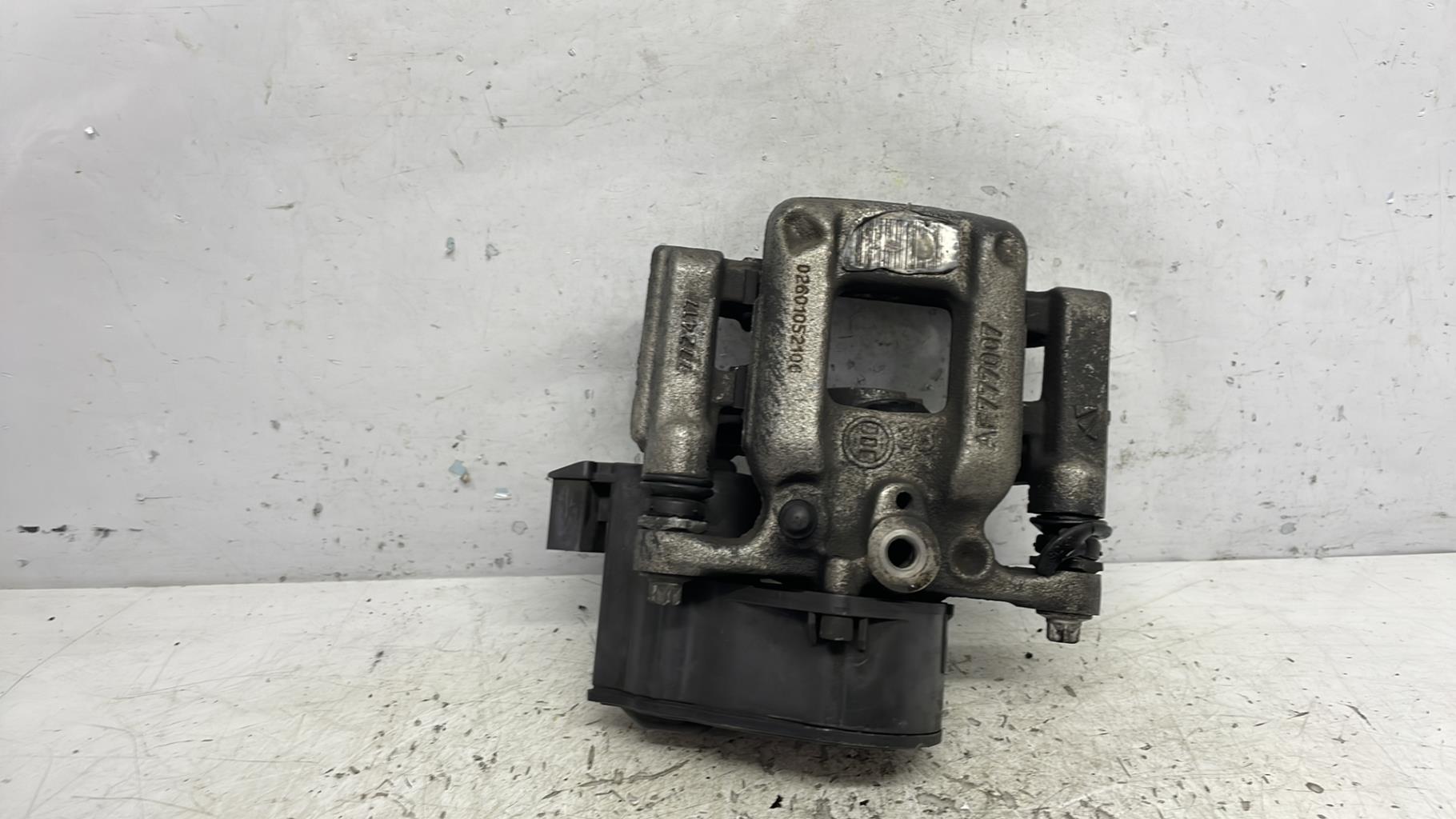 Etrier arriere droit (freinage) peugeot 308 2 phase 1