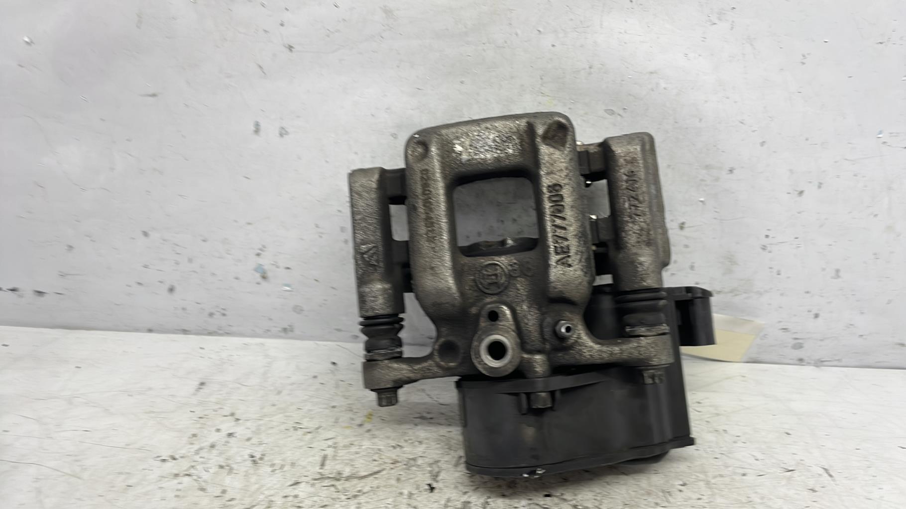 Etrier arriere gauche (freinage) peugeot 308 2 phase 1