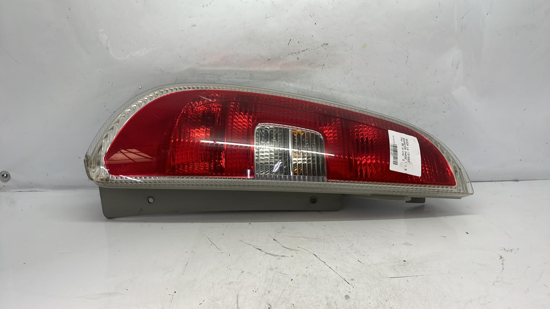 Feu arriere principal gauche (feux) skoda roomster phase 1