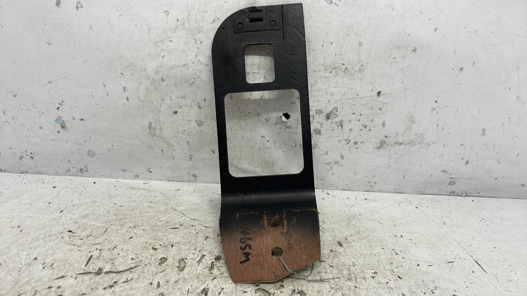 Baguette de porte arriere gauche  jaguar xj40 phase 2