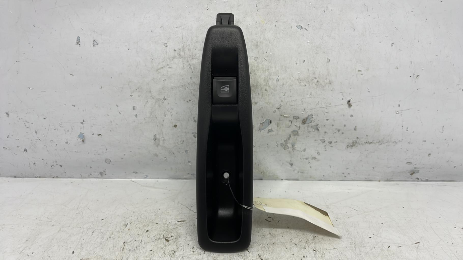 Interrupteur de leve vitre avant droit renault clio 4 phase 2
