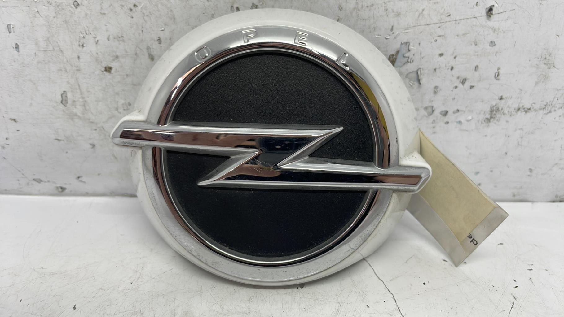 Poignee d'ouverture de capot opel karl