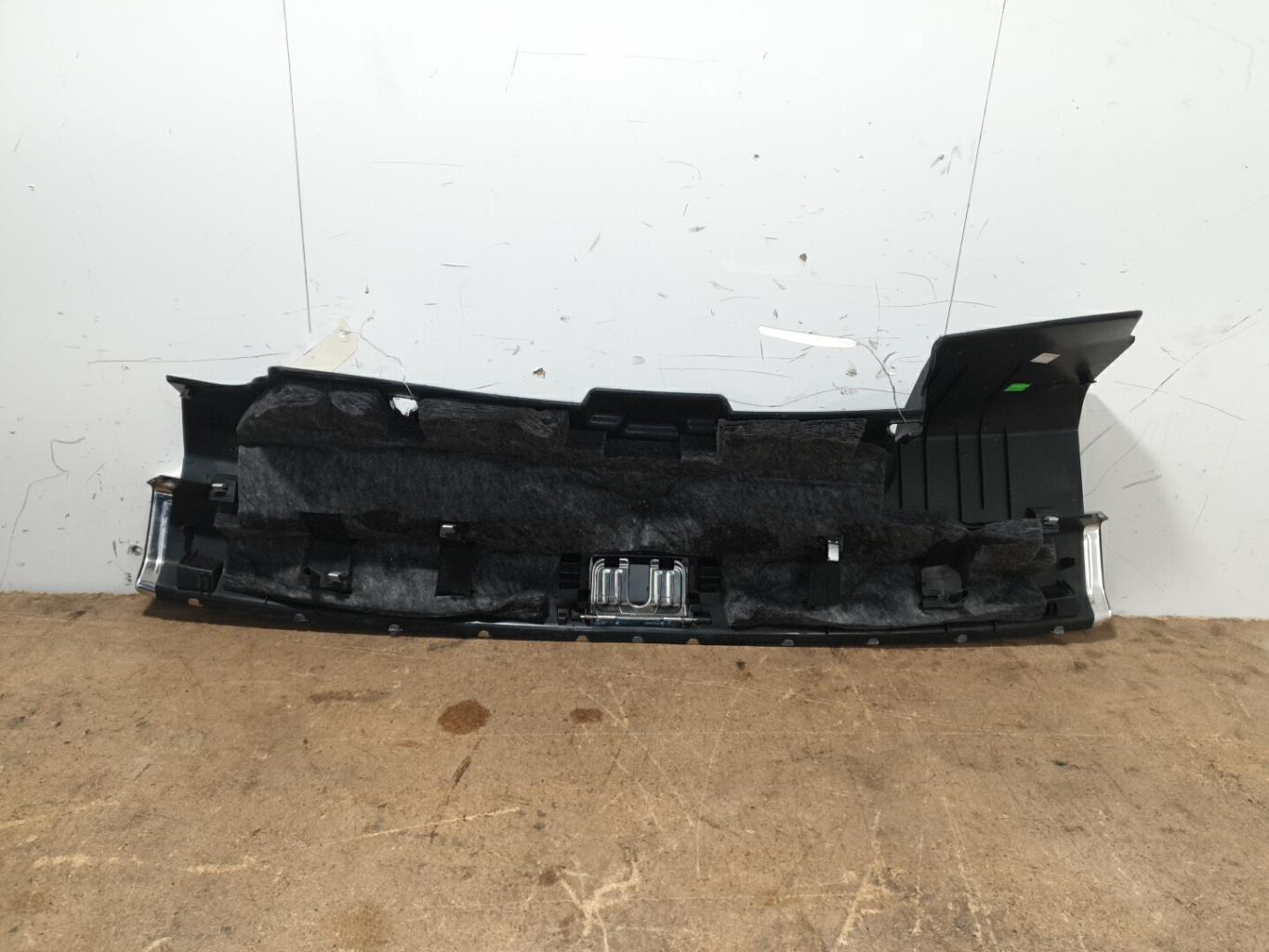 Baguette de coffre audi q8