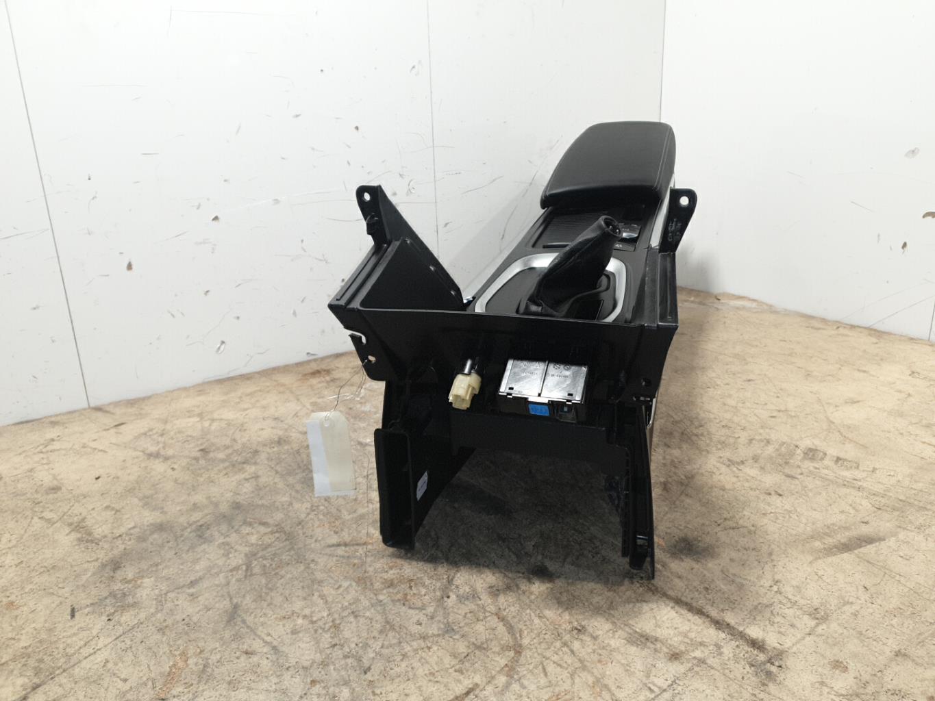 Console central (interieur plastique) renault megane 4