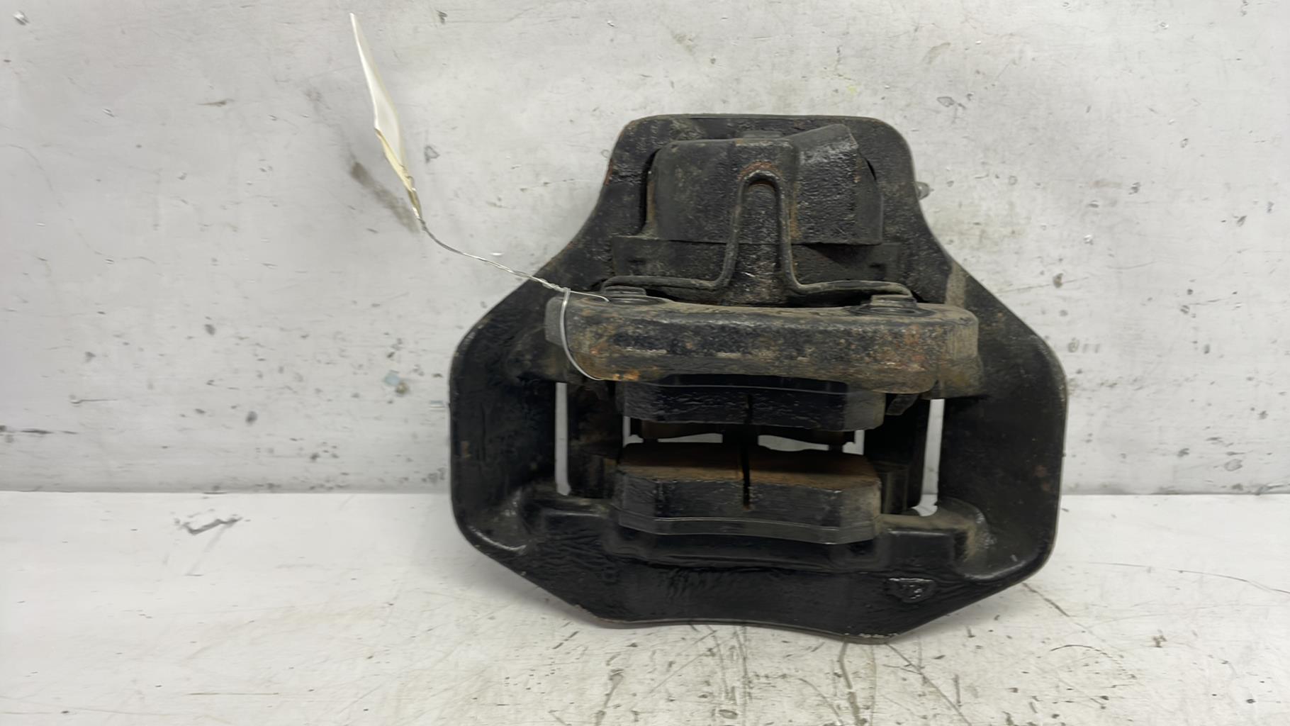 Etrier avant gauche (freinage) porsche 944 coupe