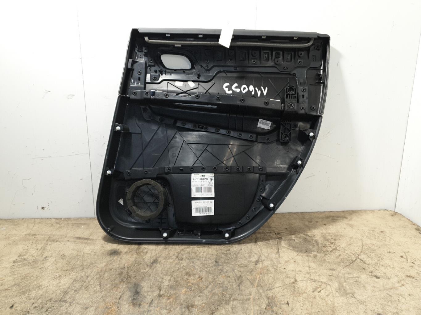 Panneau de porte arriere gauche peugeot 3008 1 phase 2