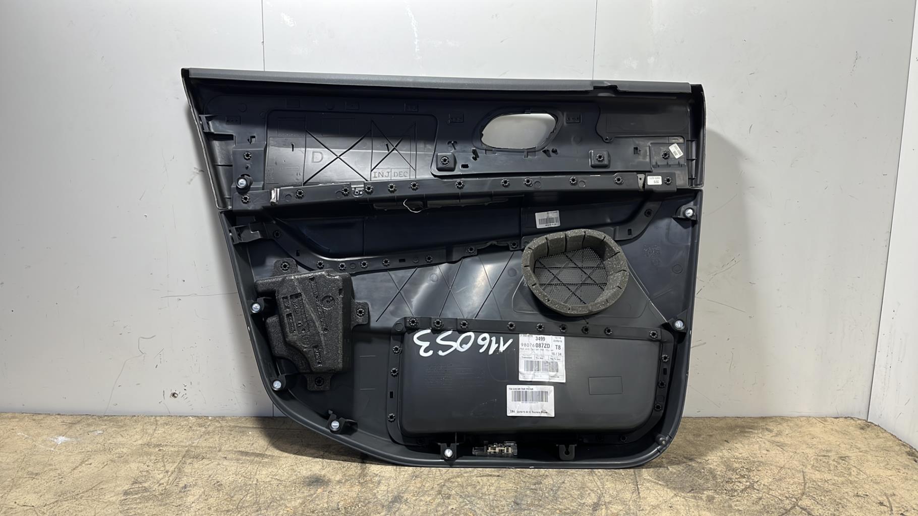 Panneau de porte avant droit peugeot 3008 1 phase 2