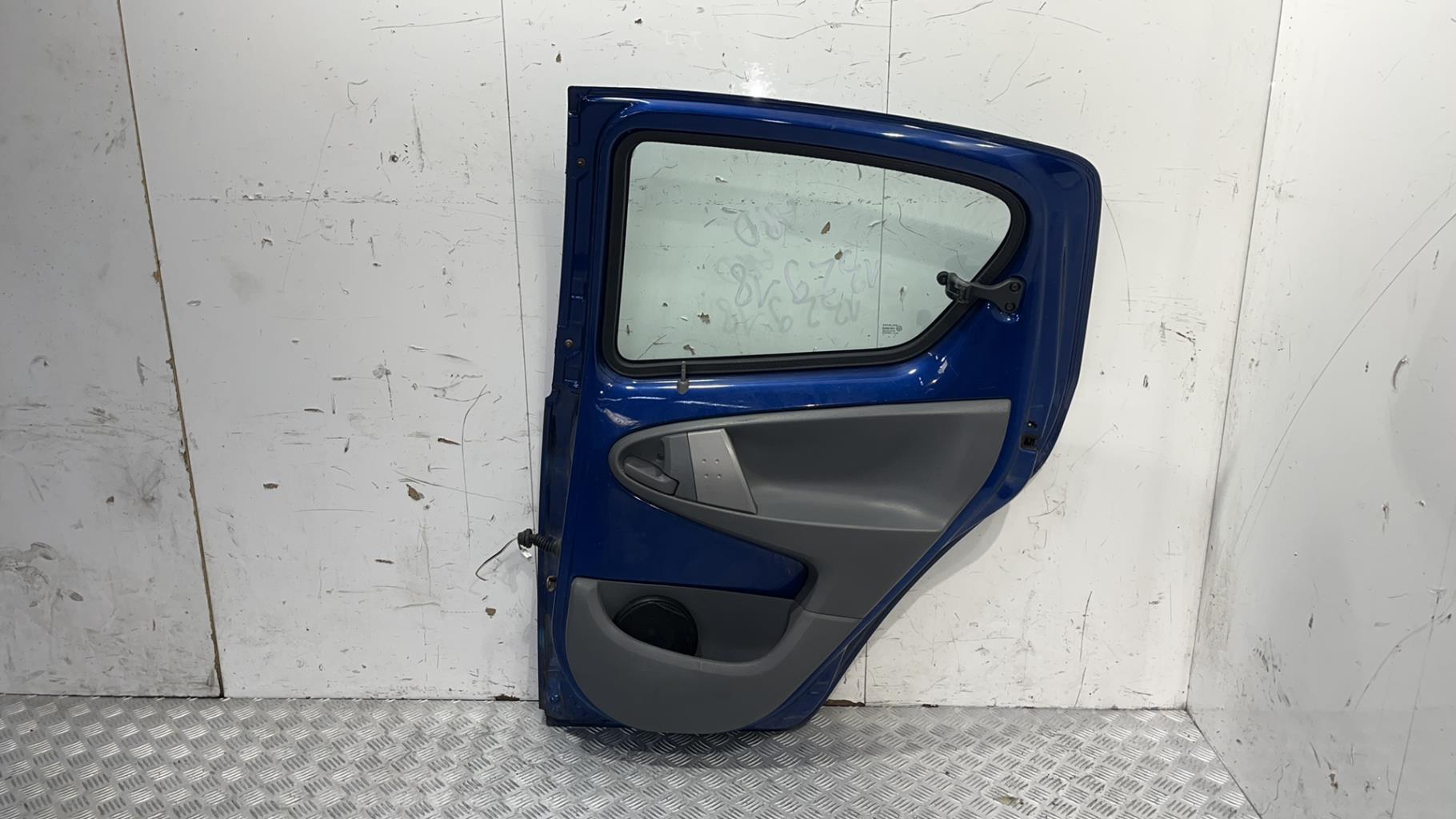 Porte arriere droit toyota aygo 1 phase 1