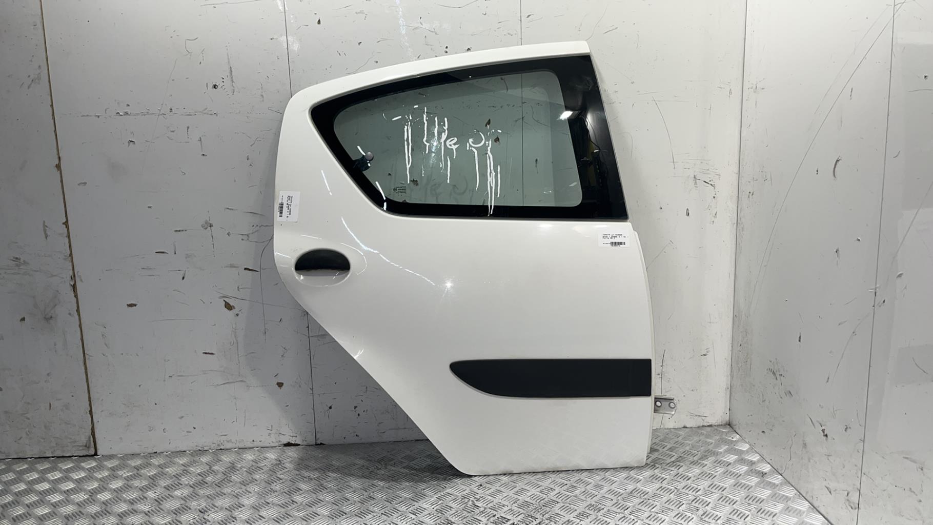 Porte arriere droit toyota aygo 1 phase 2