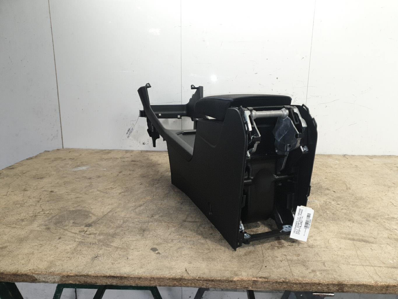 Console central (interieur plastique) volkswagen golf sportsvan phase 2