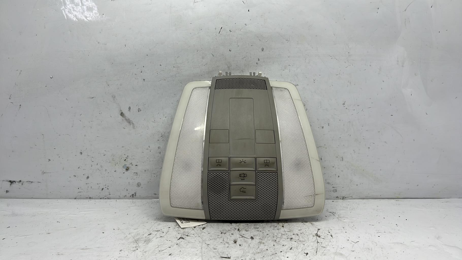 Eclairage de plafonnier mercedes classe c 204 phase 1