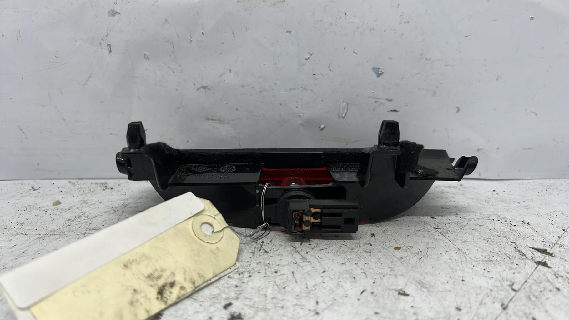 Feu arriere stop central dacia sandero 1