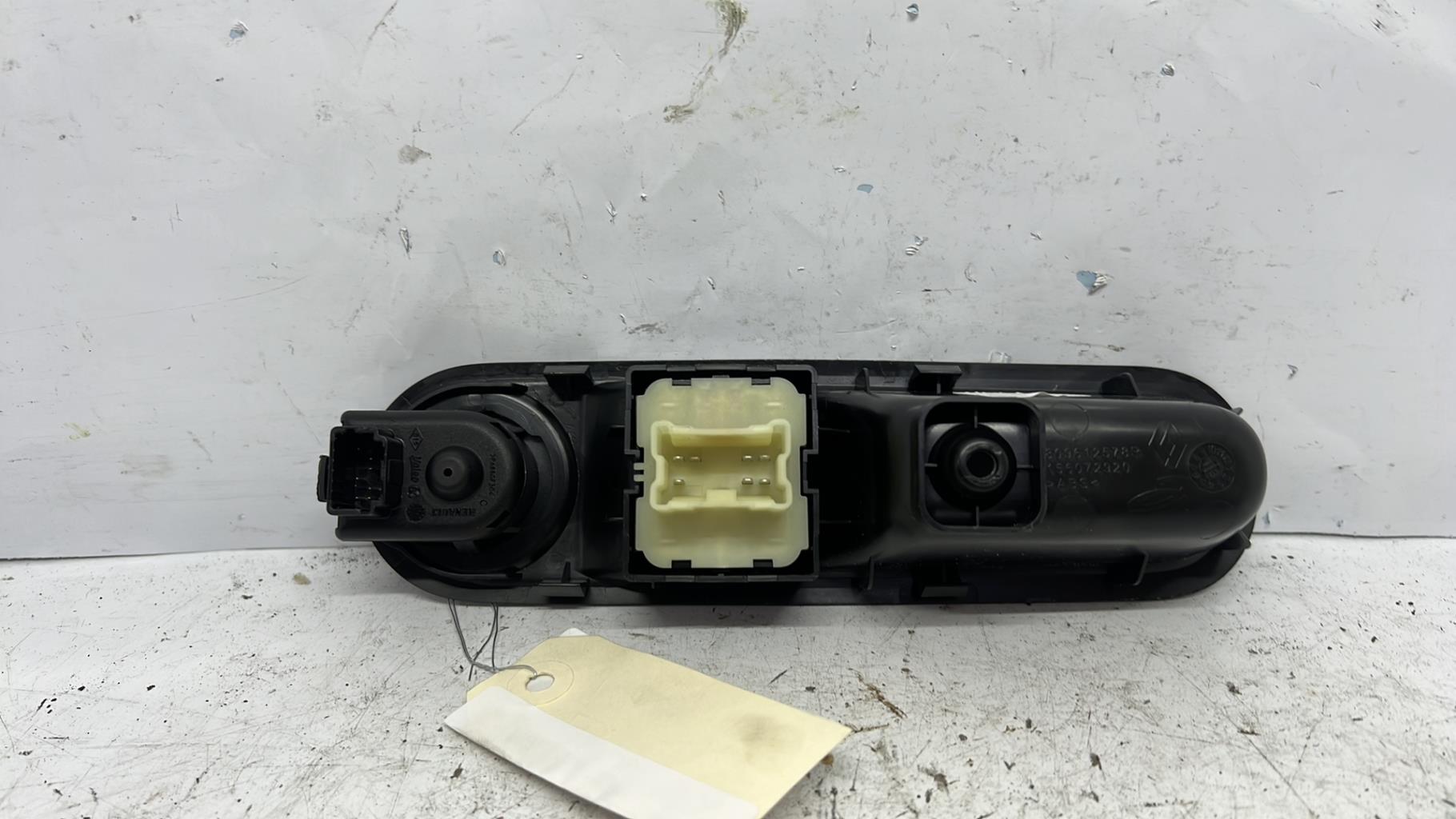 Interrupteur de leve vitre avant gauche renault twingo 3 phase 1