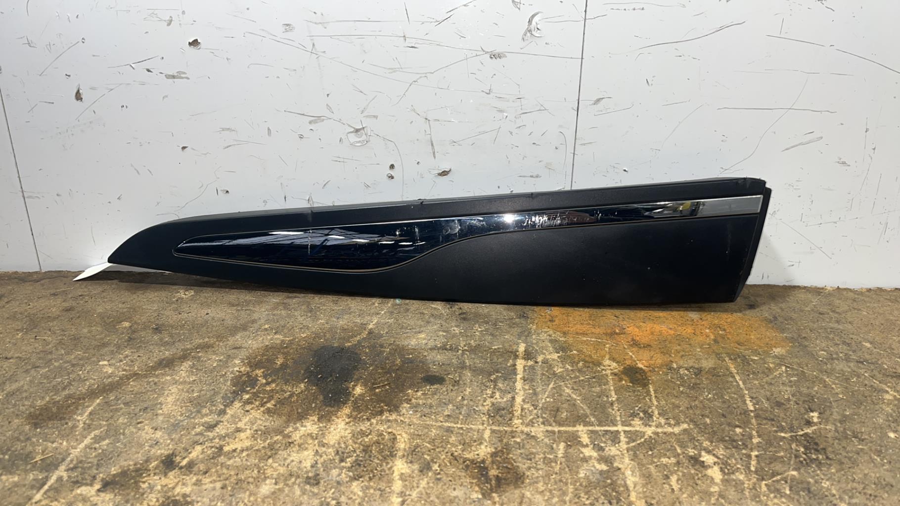 Baguette de porte arriere gauche  renault clio 4 phase 2