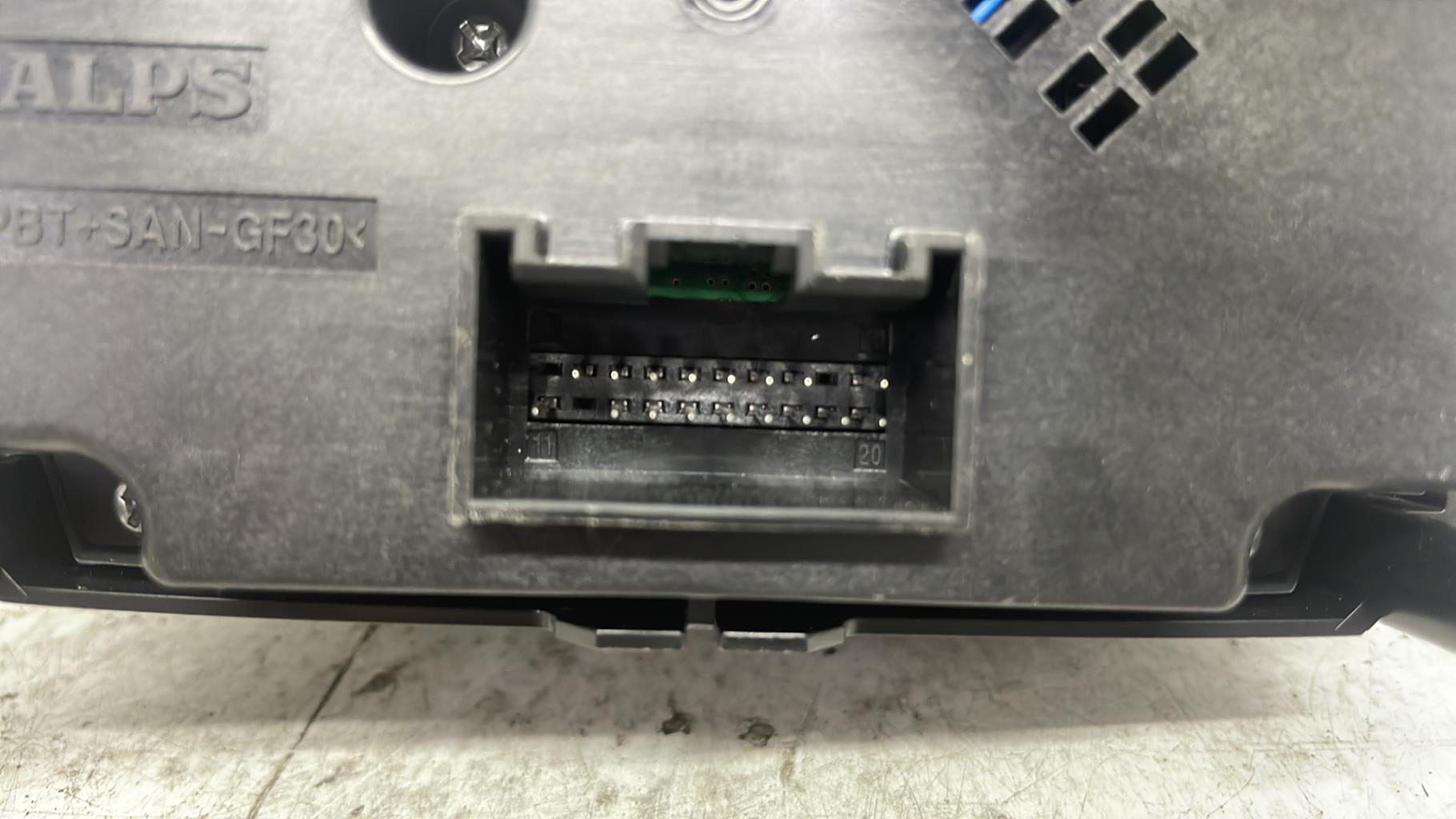 Commande autoradio audi a4 4 avant rs4 phase 1 break