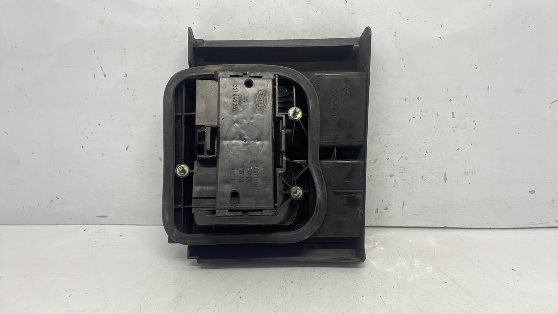Feu arriere secondaire gauche (feux) volkswagen passat 3 phase 1