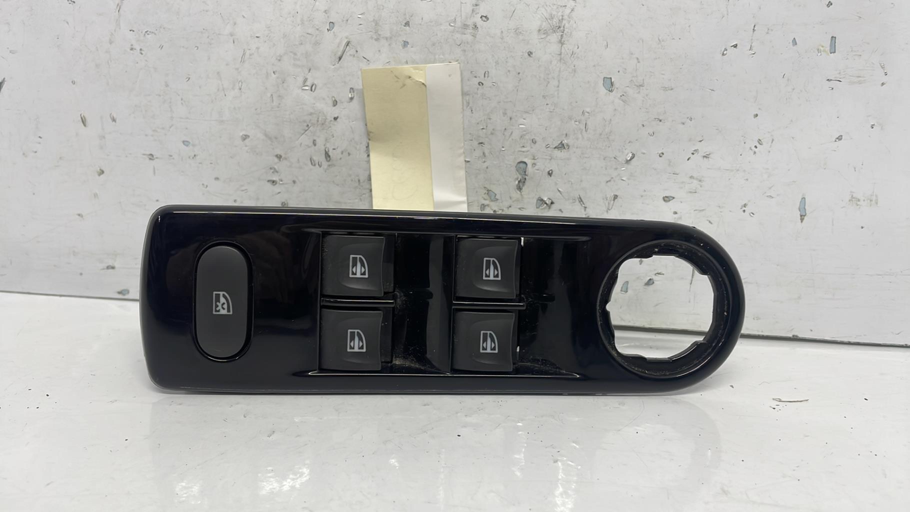 Interrupteur de leve vitre avant gauche renault clio 4 phase 1 break