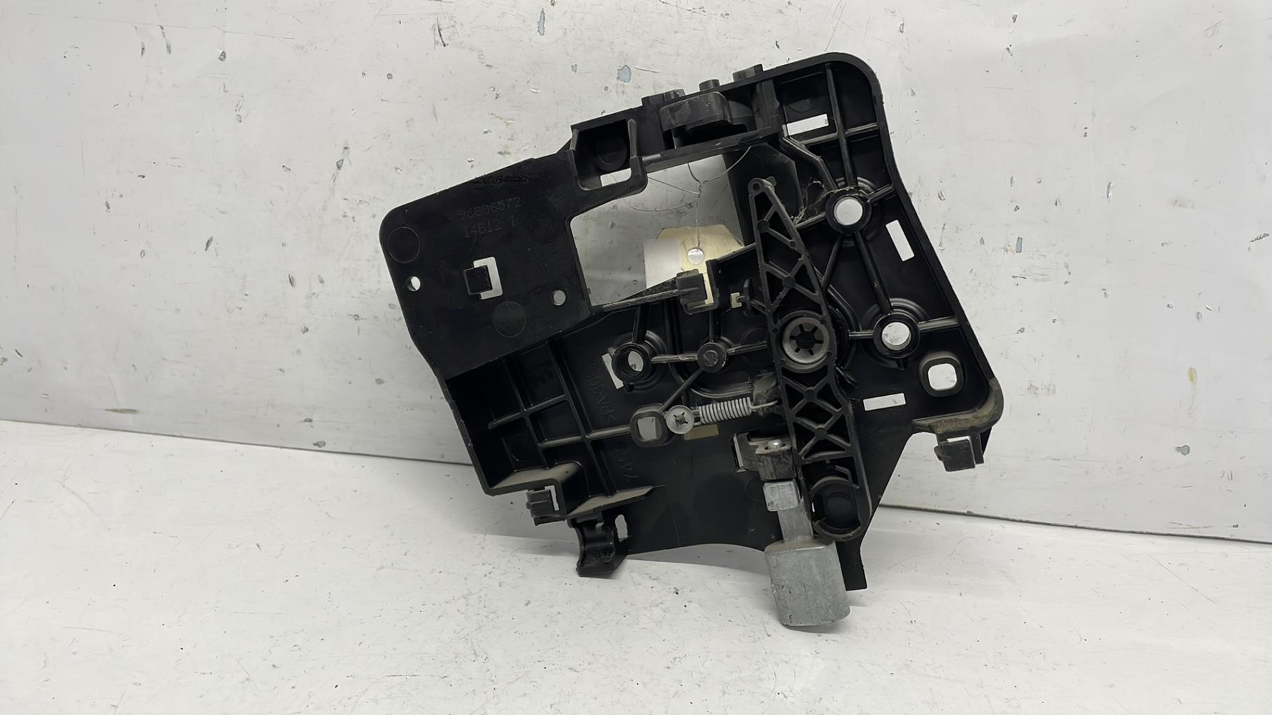 Poignee interieur porte laterale droite peugeot expert 2