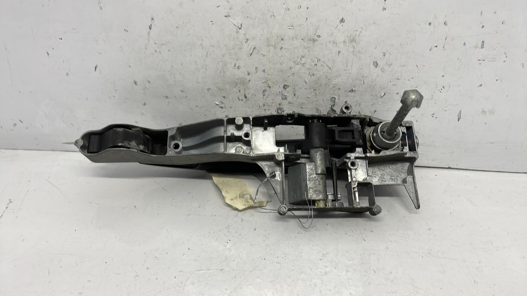 Poignee porte avant gauche peugeot expert 2