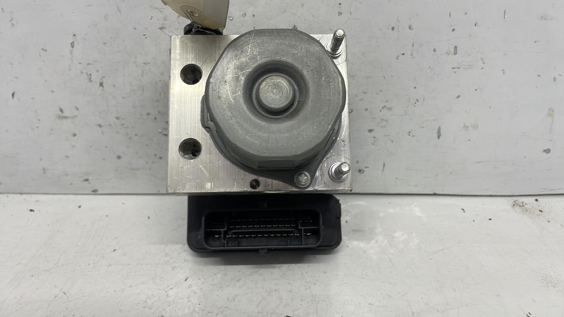 Bloc ABS (freins anti-blocage) renault clio 4 phase 2