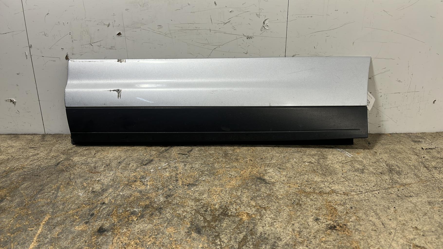 Baguette de porte arriere gauche  porsche cayenne 2 phase 1