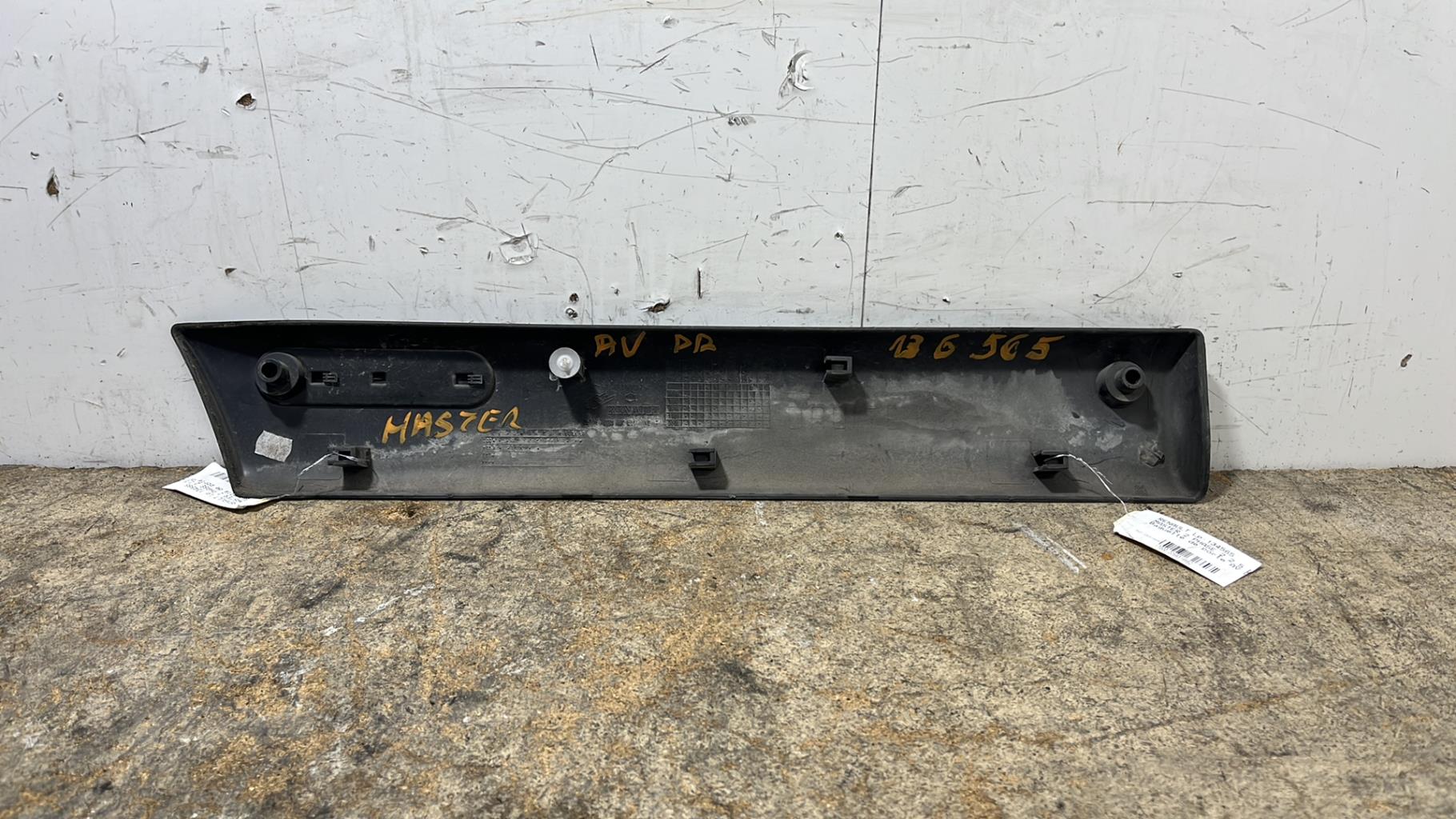 Baguette de porte avant droite renault master 2 phase 2