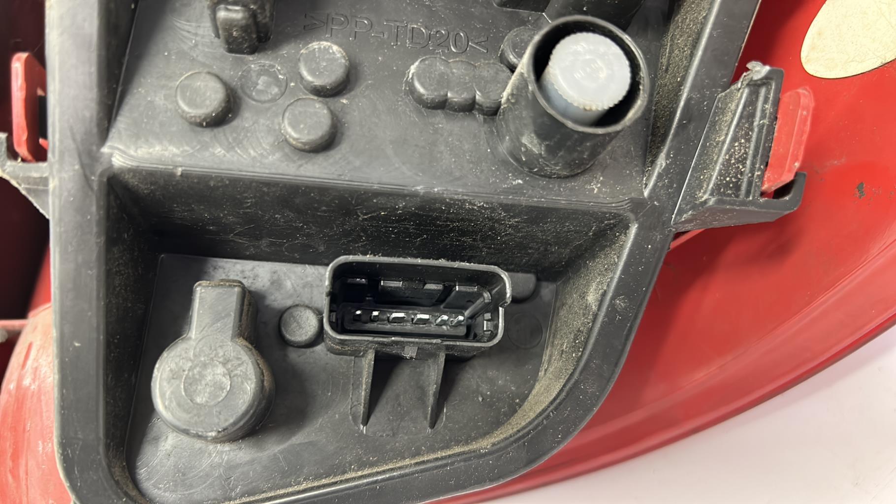 Feu arriere principal gauche (feux) renault clio 3 phase 1