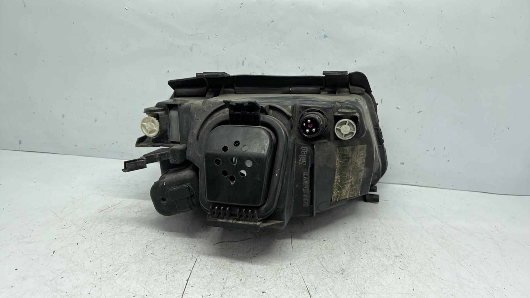 Optique avant principal gauche (feux)(phare) audi a4 1 phase 1