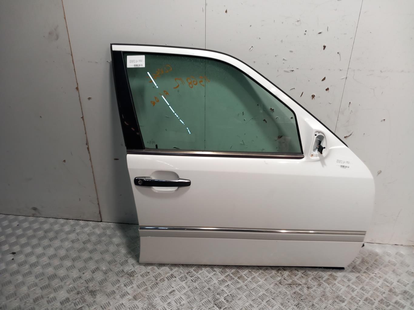 Porte avant droit mercedes classe c 202 phase 1
