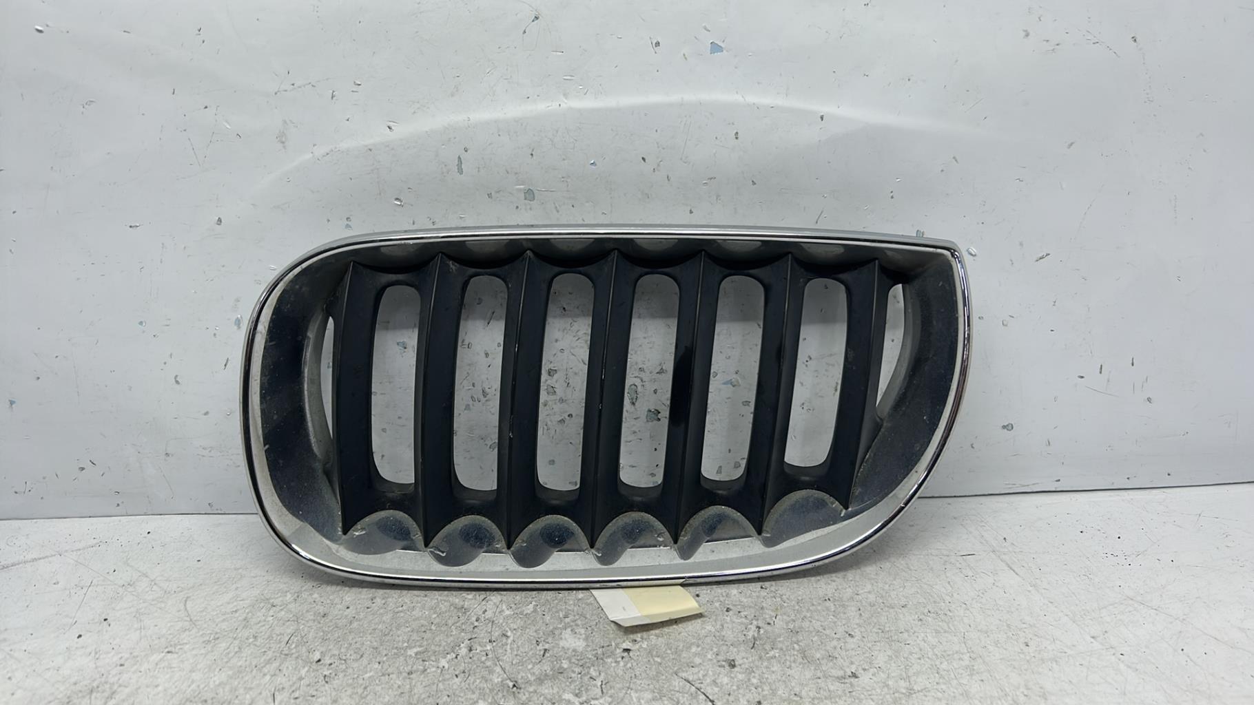 Calandre gauche bmw x3 e83 phase 1