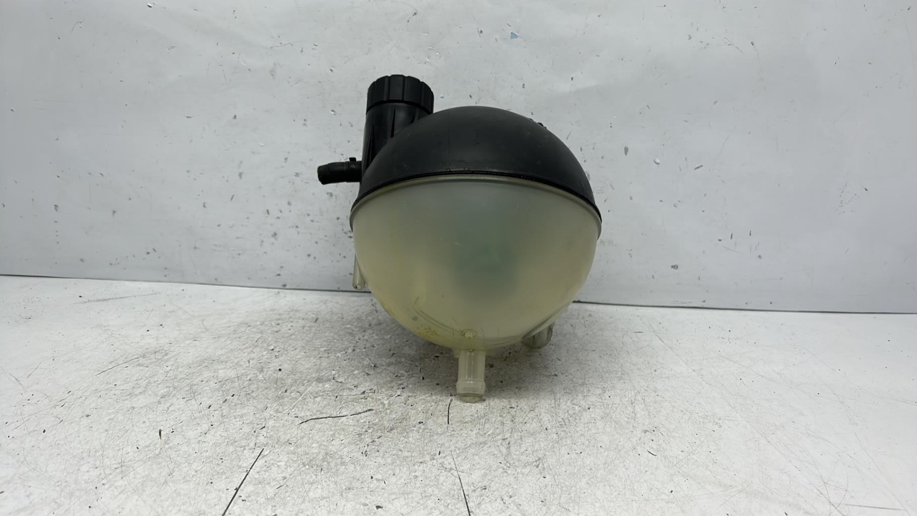 Vase d'expansion mercedes classe a 169 phase 1