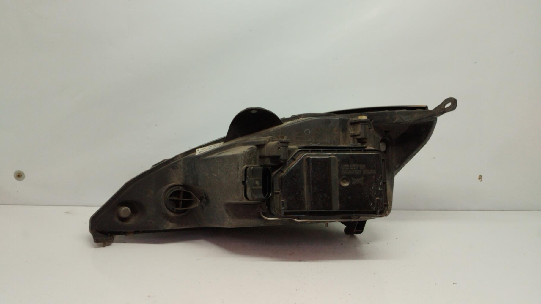 Optique avant principal droit (feux)(phare) ford focus 1