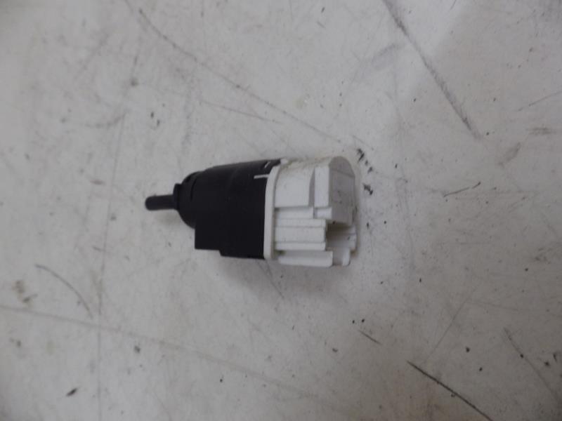 Contacteur feu stop RENAULT CLIO 4 PHASE 1 Essence - 1