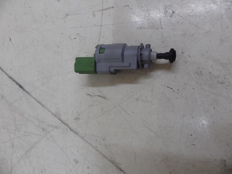 Contacteur feu stop RENAULT CLIO 4 PHASE 1 Essence - 1