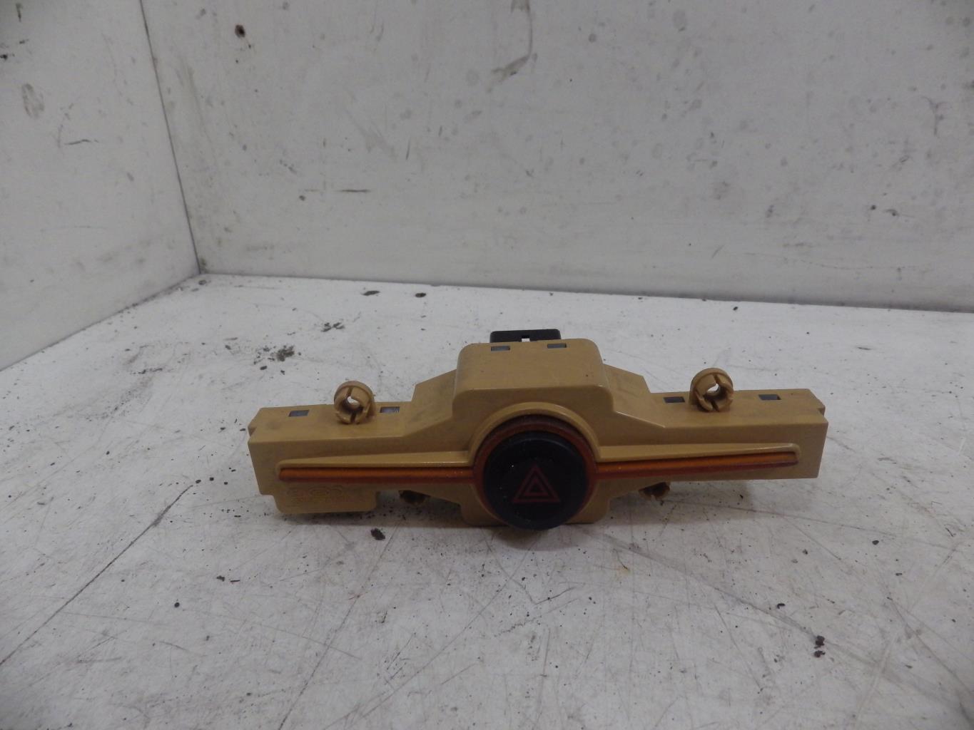 Bouton de warning KIA CARENS 3 Diesel - 1